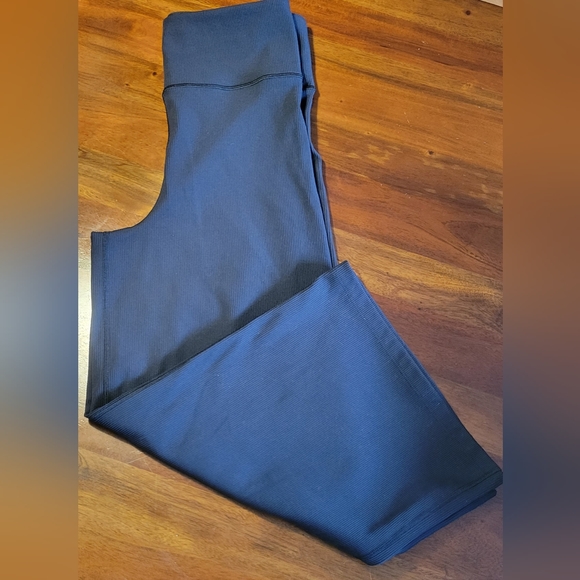 GapFit flared leg Yoga Pants - Picture 5 of 6